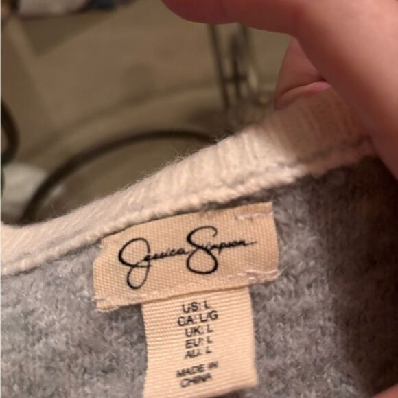 Jessica Simpson Gray and Cream Crew Neck Sweater with Ribbed Knit Texture - Picture 2 of 3